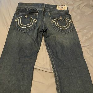 Size 34 true religion slim straight jeans with white horse shoe and flap pockets
